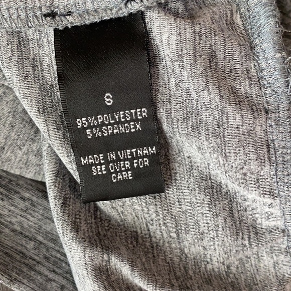 AB studio gray short sleeve v neck top with gold embellishments size small - Picture 4 of 4